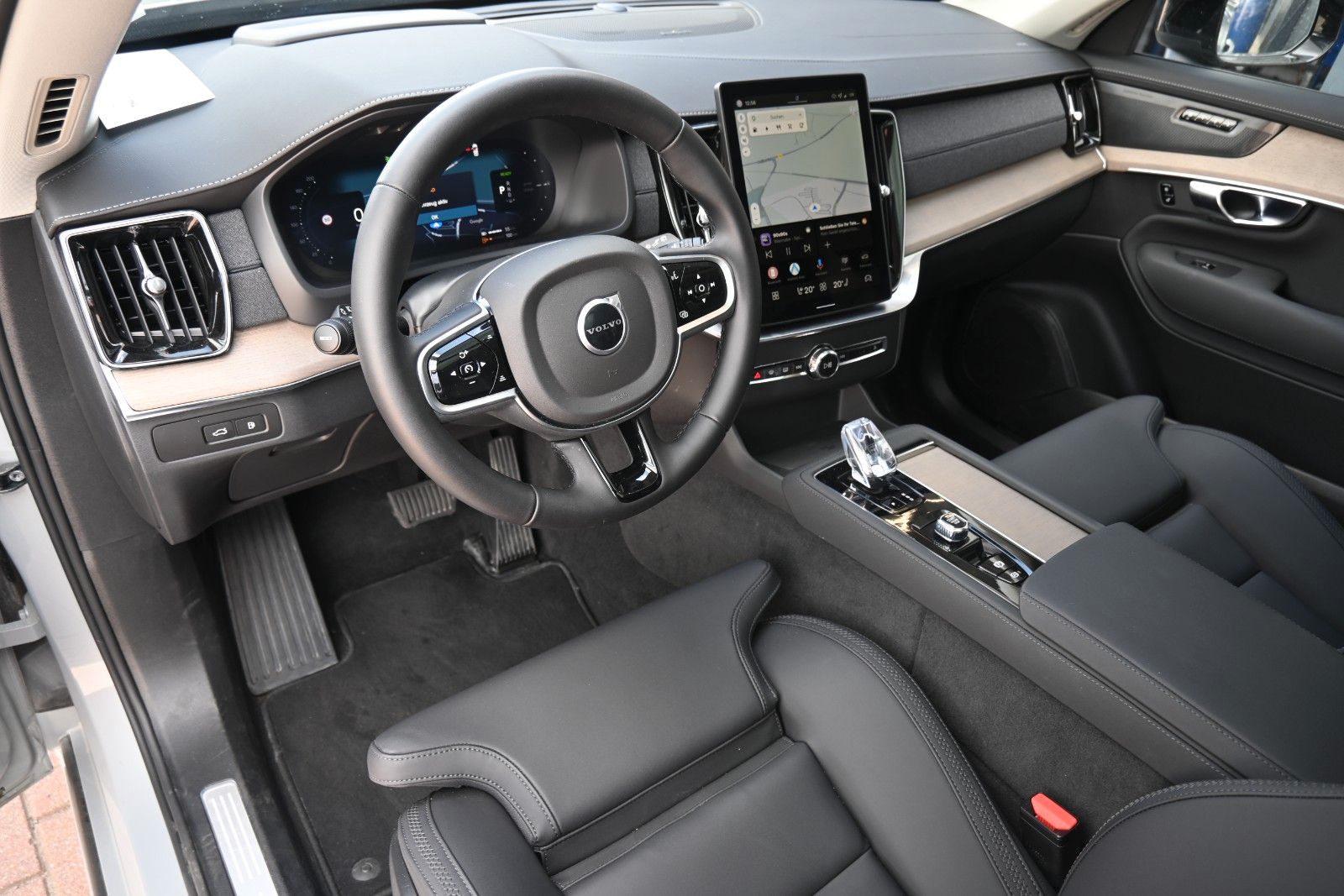 Fahrzeugabbildung Volvo XC90 T8 AWD Plus Dark*PANO*360°*HuD*H&K*ACC