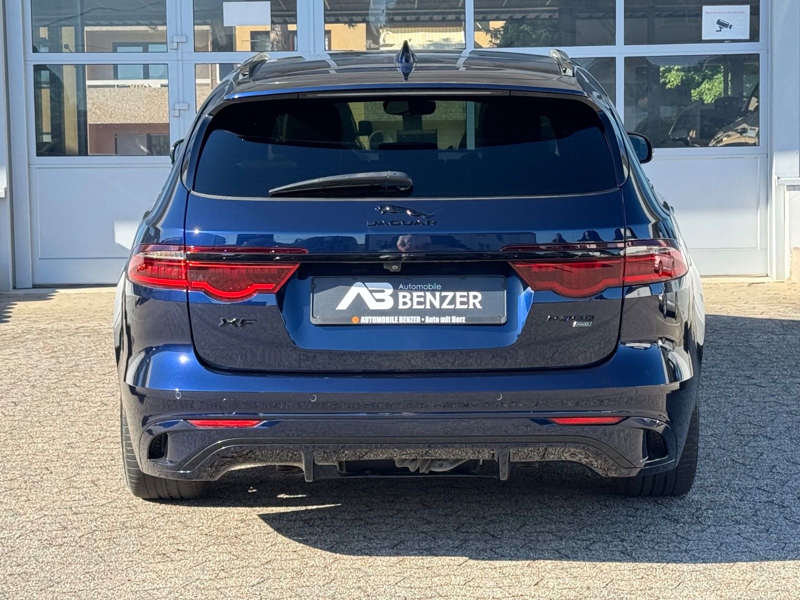 Fahrzeugabbildung Jaguar XF Sportbrake R-Dynamic SE AWD/PANO/KAM/MERIDIAN