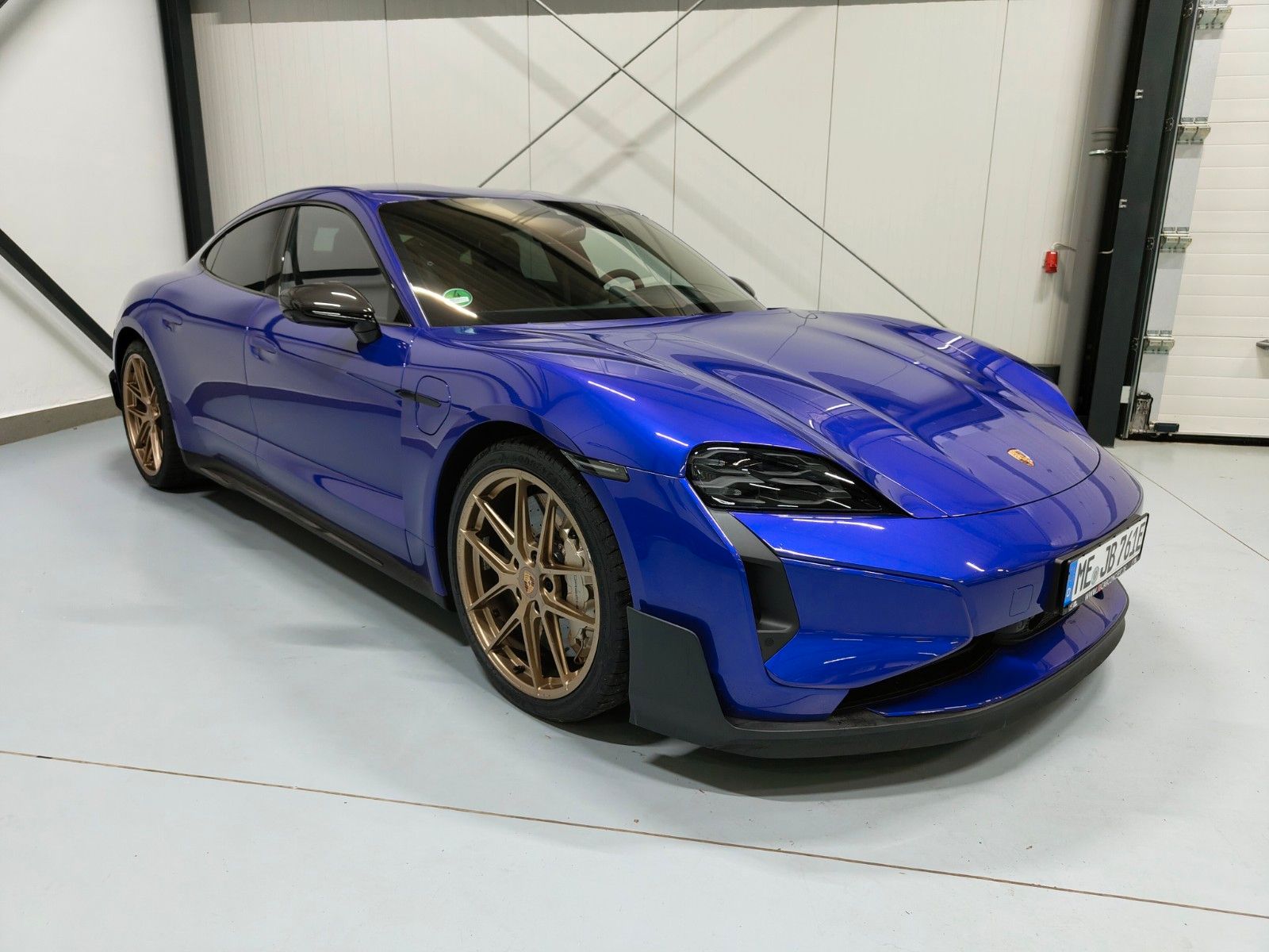 PORSCHE Taycan Turbo GT Inno Matrix 4-Sitzer Ride Purple