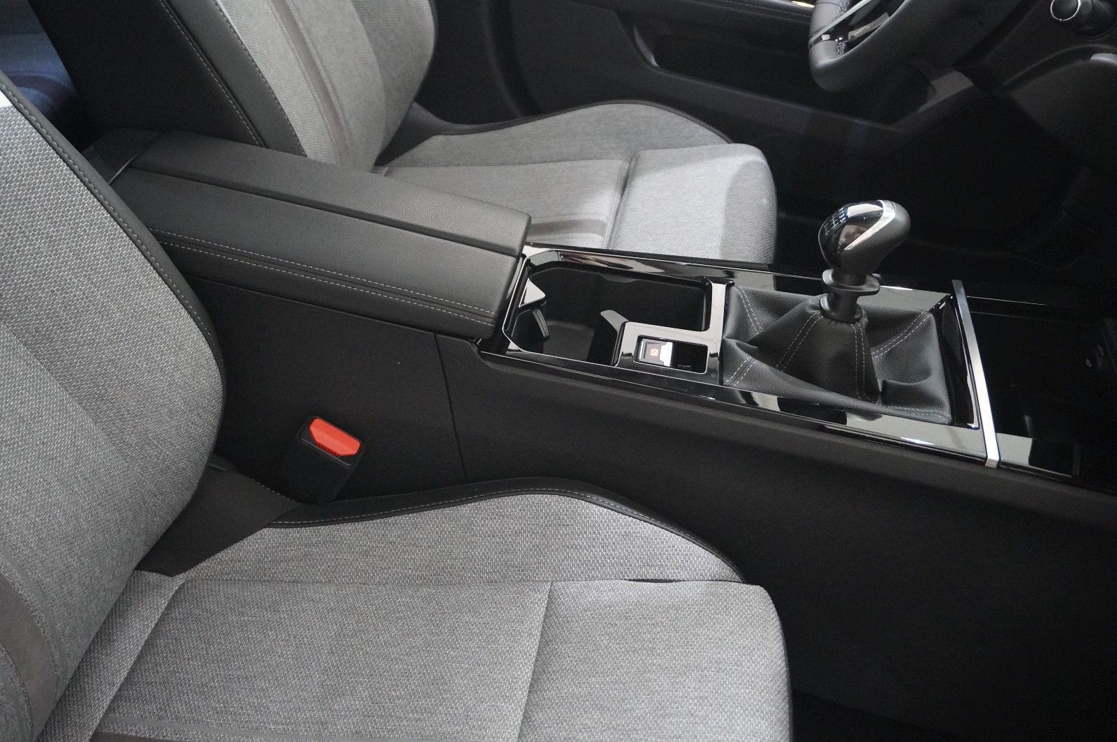 Fahrzeugabbildung Opel Astra L Lim. 1.2T ELEGANCE NAVI/LED/KAMERA/DAB+