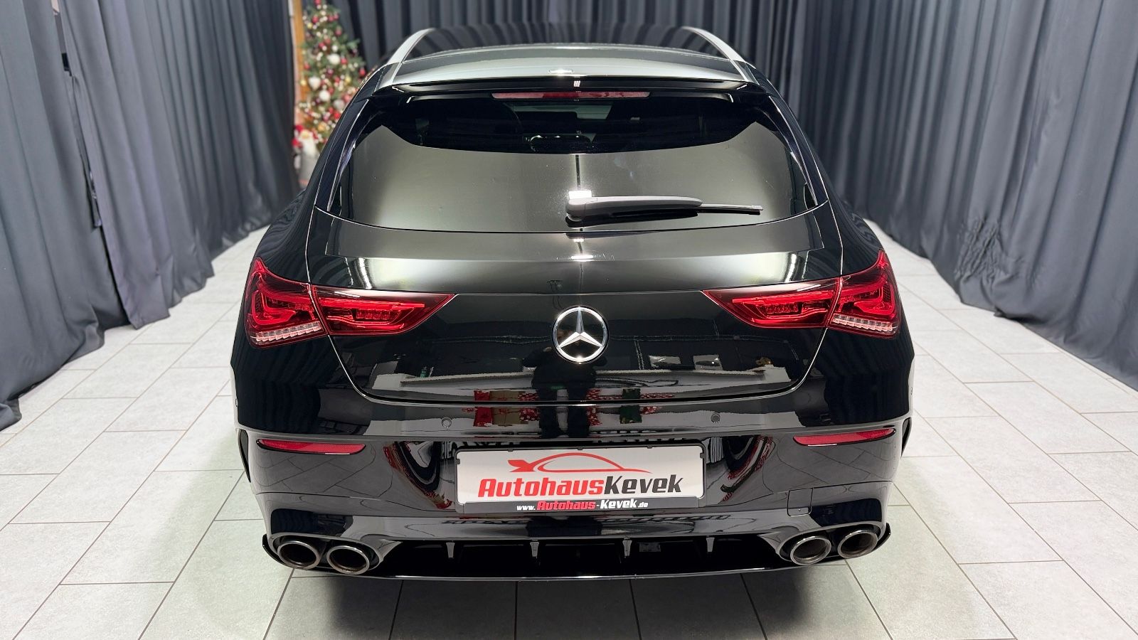 Fahrzeugabbildung Mercedes-Benz CLA 45 AMG Shooting Brake|BURMESTER|HEAD-UP|VOLL