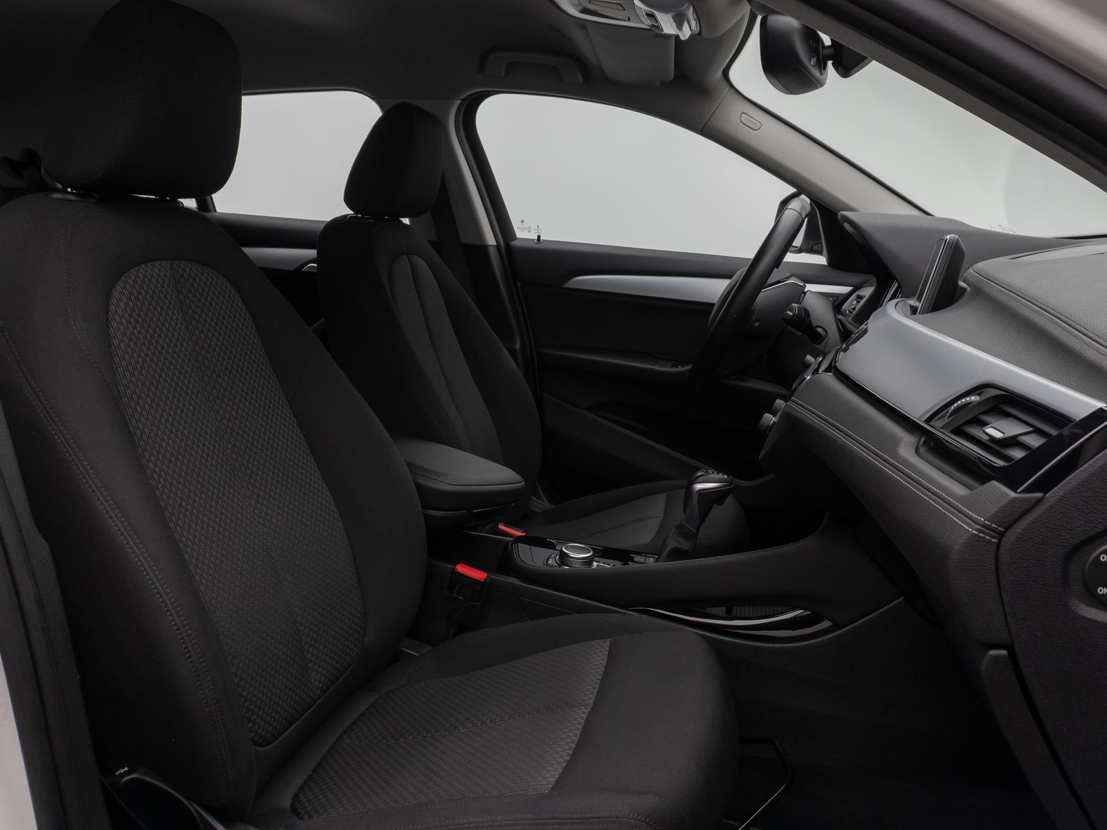 Fahrzeugabbildung BMW X2 xD25e Parkassist DAB Lordos Geschwindigkeitsr