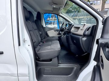 Renault Trafic - 12