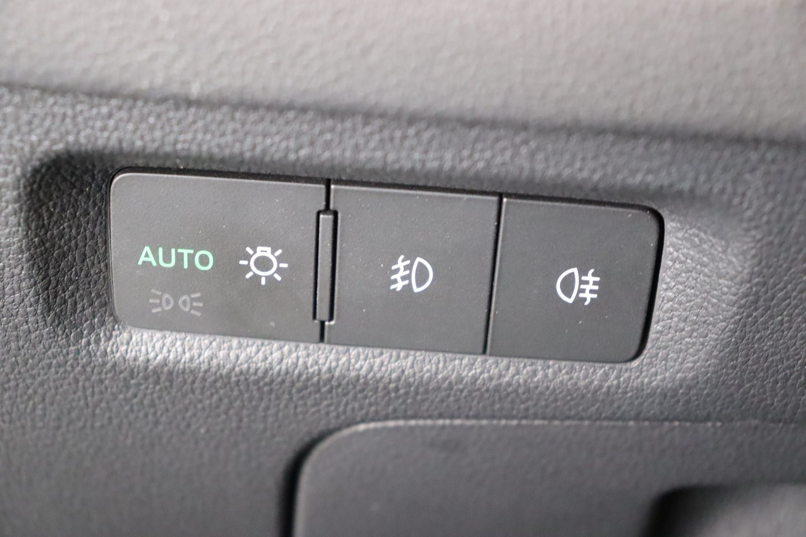 Fahrzeugabbildung SKODA Octavia Combi 1.5 TSI * RFK * LED * Keyless