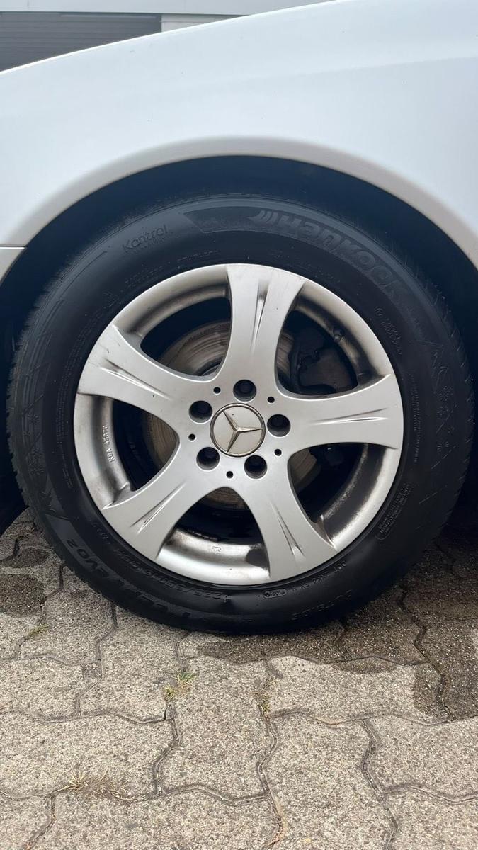 Mercedes-Benz E220 2005 — photo 10