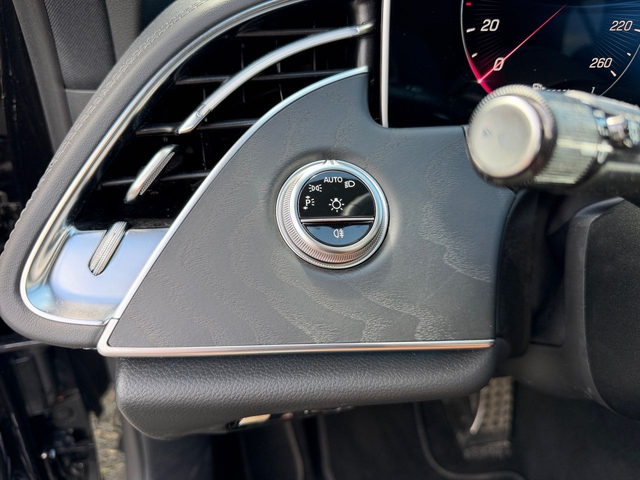 Fahrzeugabbildung Mercedes-Benz E 300 e T Hybrid AMG+AHK+4D BURM+DISTR+TOTW+KEYL