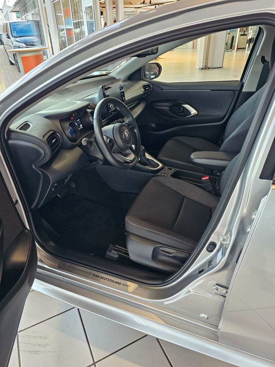 Fahrzeugabbildung Toyota Yaris Hybrid Team Deutschland / Comfort-Paket