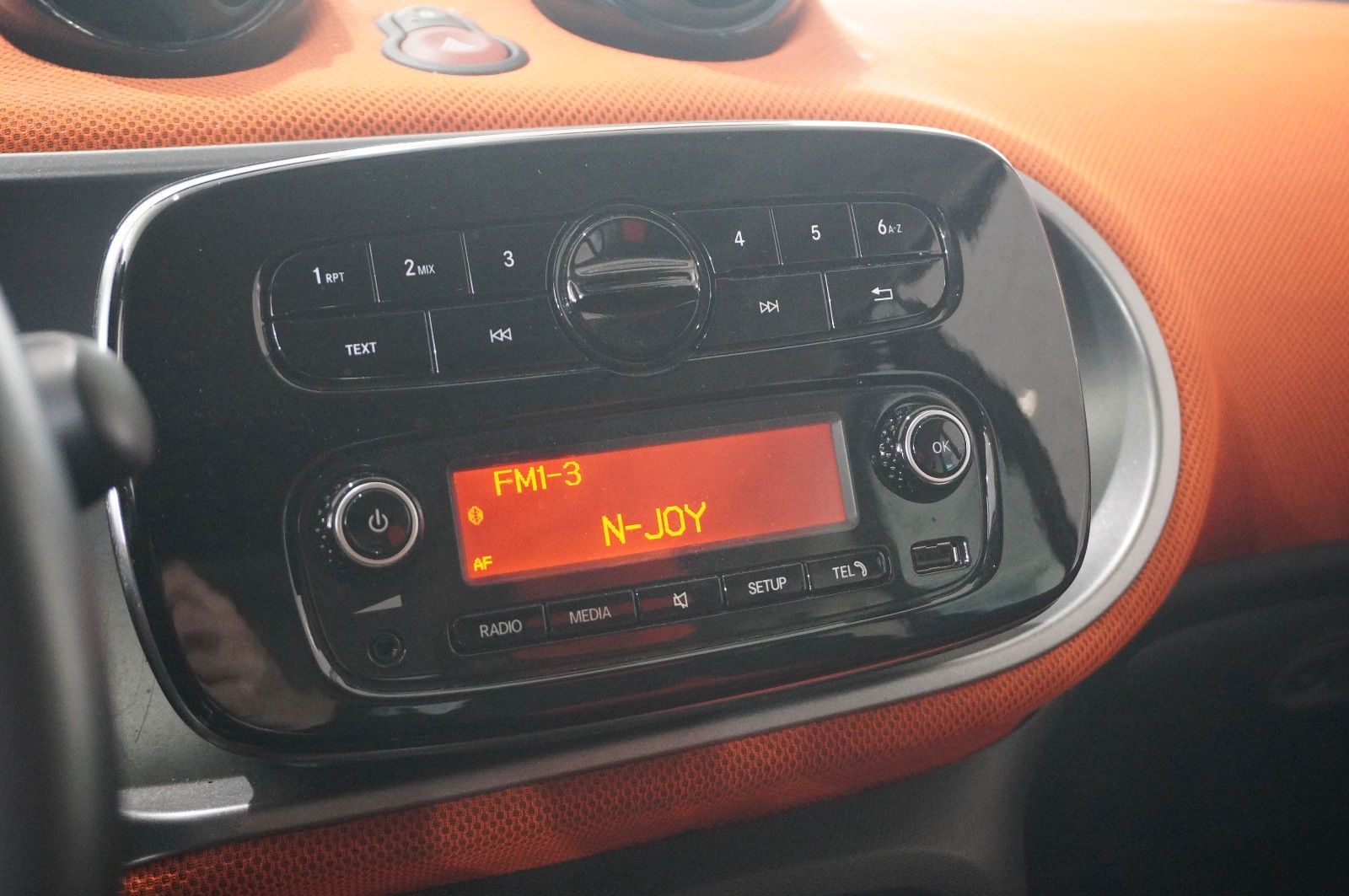 Fahrzeugabbildung Smart ForTwo 1.0 COUPE LED/KLIMA/SHZ/PANO./SPORT/USB