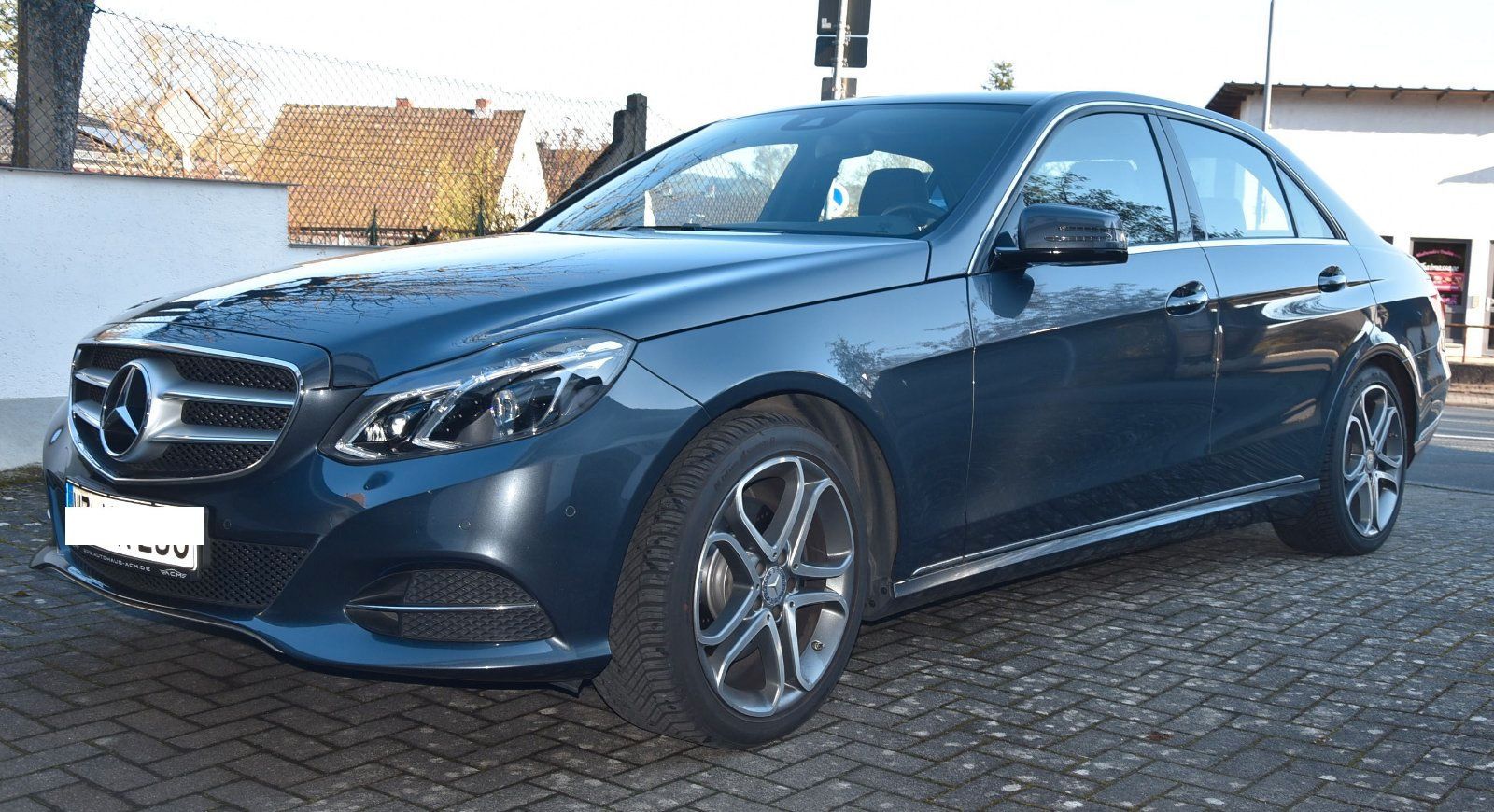 MERCEDES-BENZ Mercedes E 200 Avantgde 116 TKM AHK 212 Au...