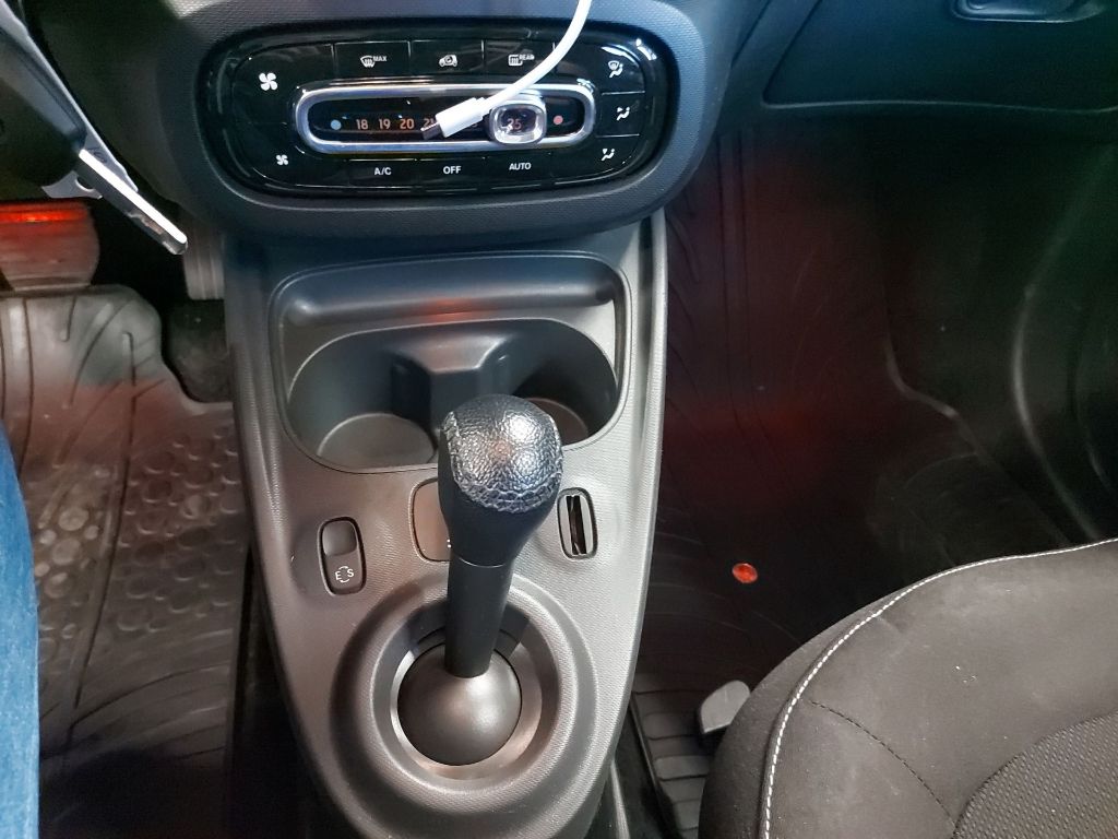 Fahrzeugabbildung Smart SMART FORFOUR 1.0 Passion Sitzheiz. Pano Klima