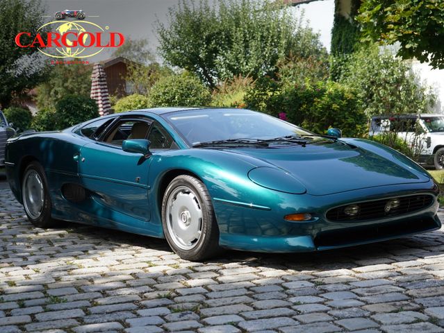 Jaguar XJ 220, erst  7200 km, 2. Hand