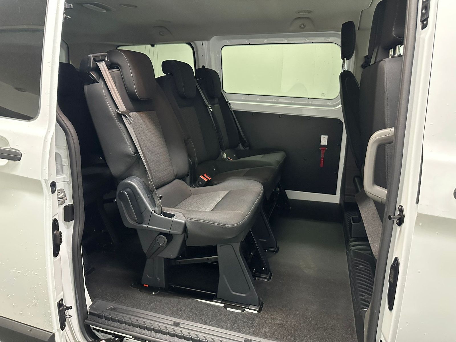 Fahrzeugabbildung Ford Transit Custom 320 L1H1 9-SITZE*2xKLIMA*TEMPO*ZH
