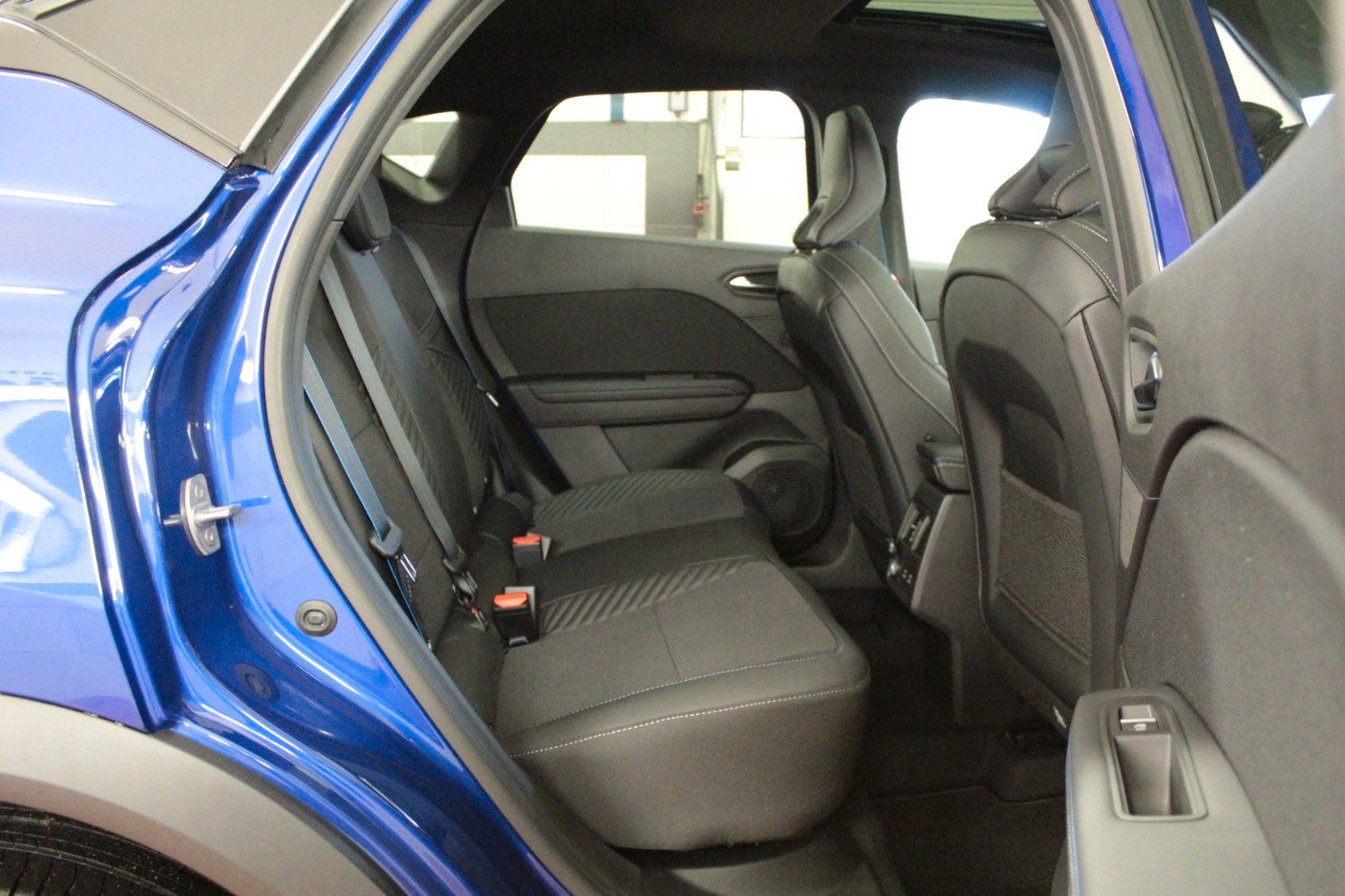 Fahrzeugabbildung Renault Captur Mild Hybrid 160 EDC Esprit Alpine