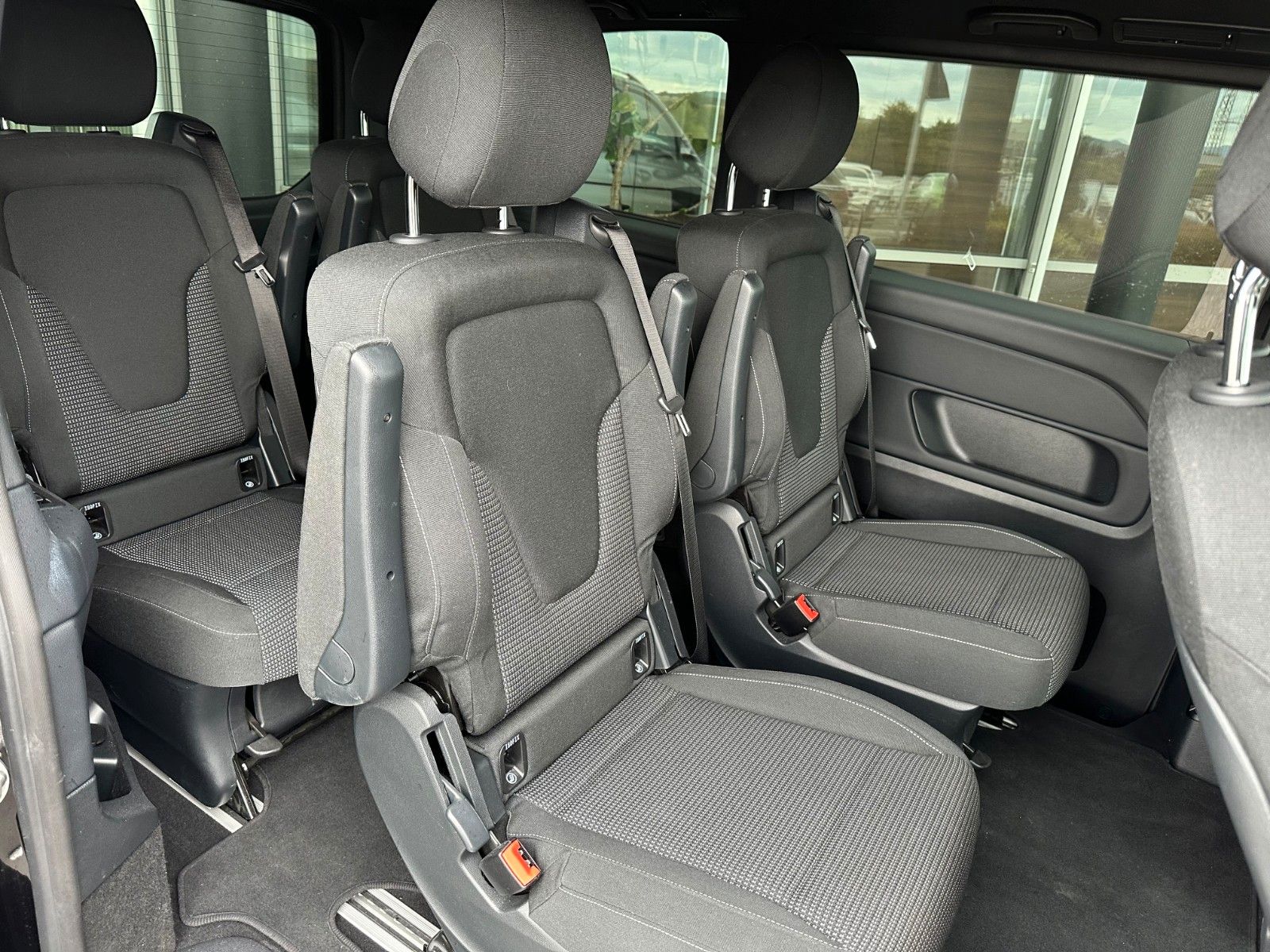 Fahrzeugabbildung Mercedes-Benz V 250 d EDITION AMG Kompakt ILS elektr Türen