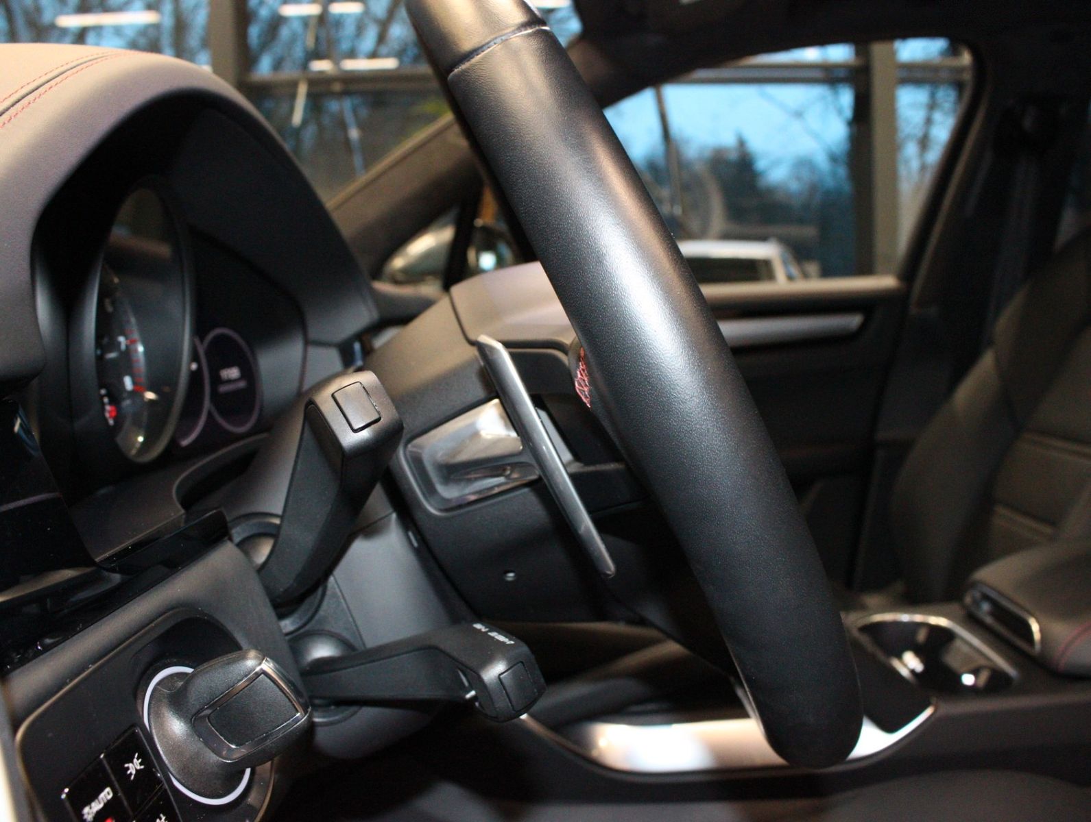 Fahrzeugabbildung Porsche Cayenne Turbo Sport Chrono*Sport Design*VOLL