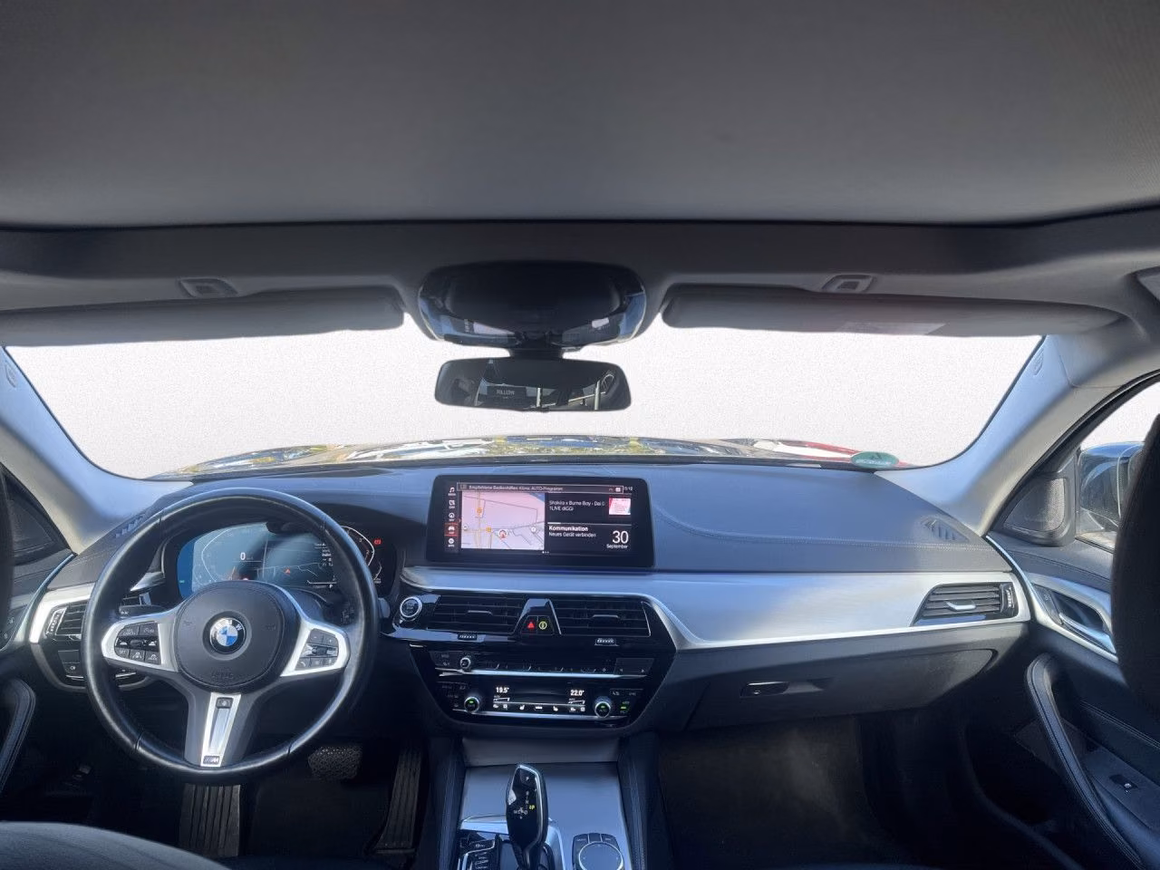 BMW 520d Tour LiveCPr,Pano,AHK,PA+,DA-Pr,StHzg,H/K