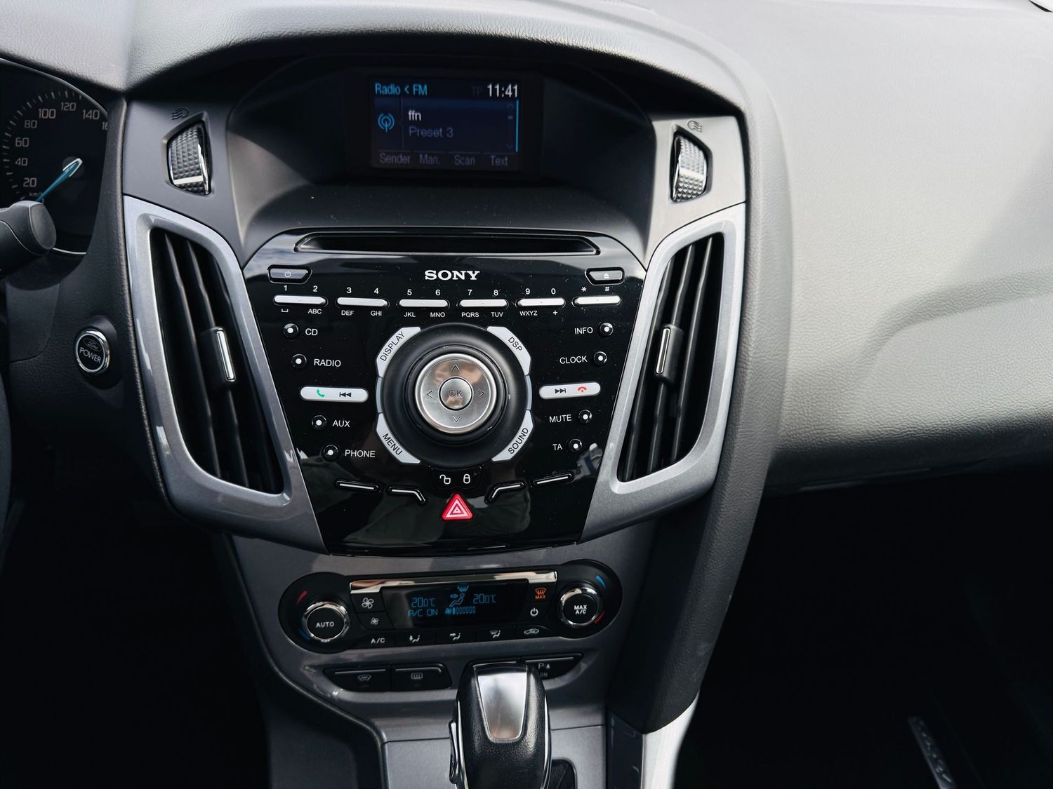 Fahrzeugabbildung Ford Focus 2,0 TDCi, TITANIUM, Automatik, Klima, PTS,