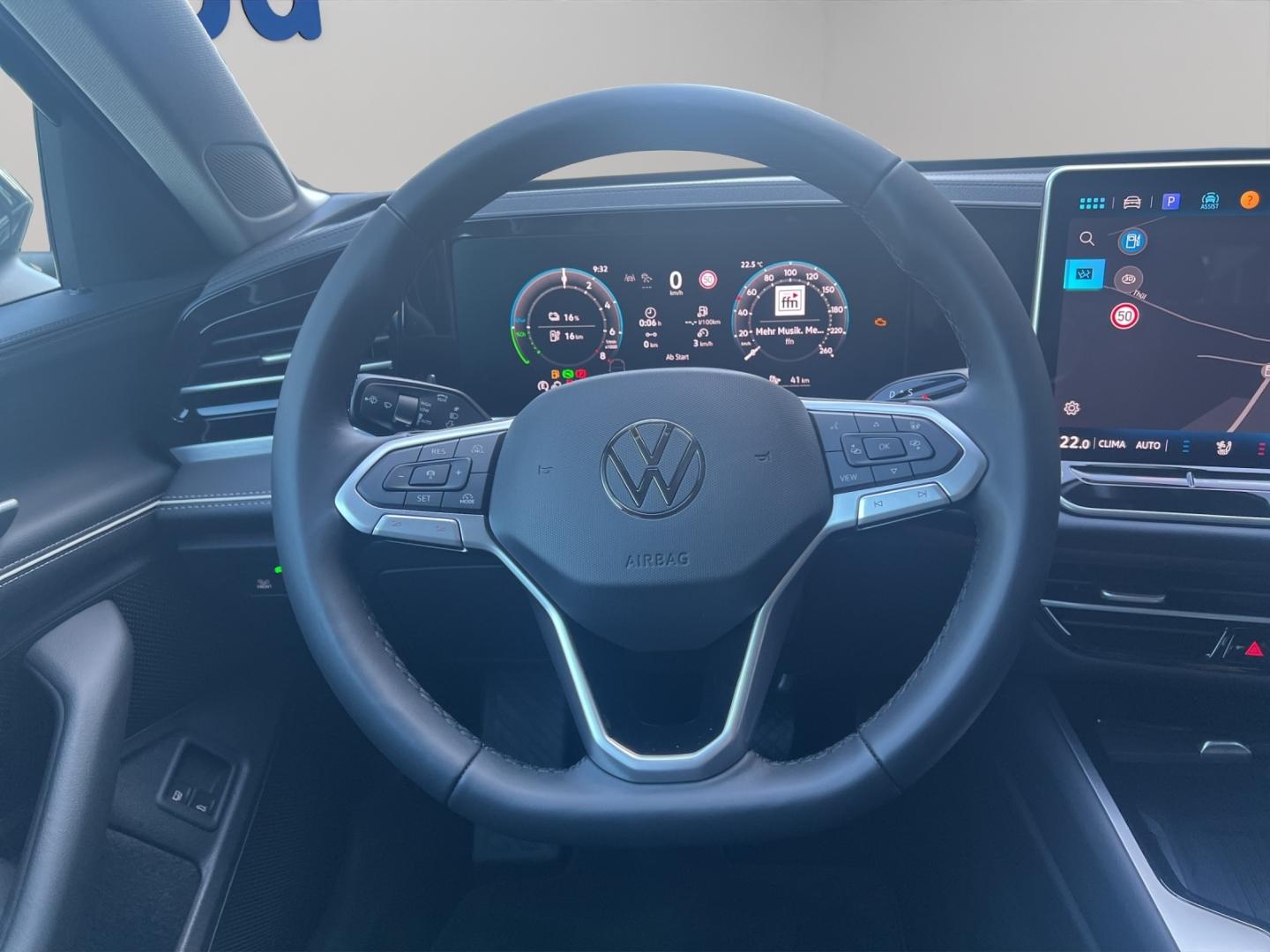 Volkswagen Passat Elegance 1.5 eHybrid AHK, IQ.Light, ACC, 