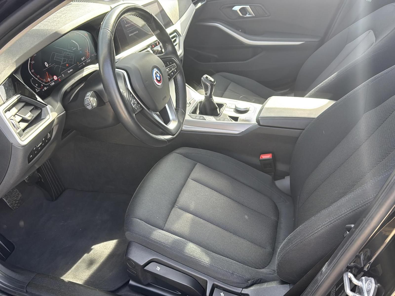 BMW 318d Tour. Advantage Pano LED Navi Live-Cockpit foto 10