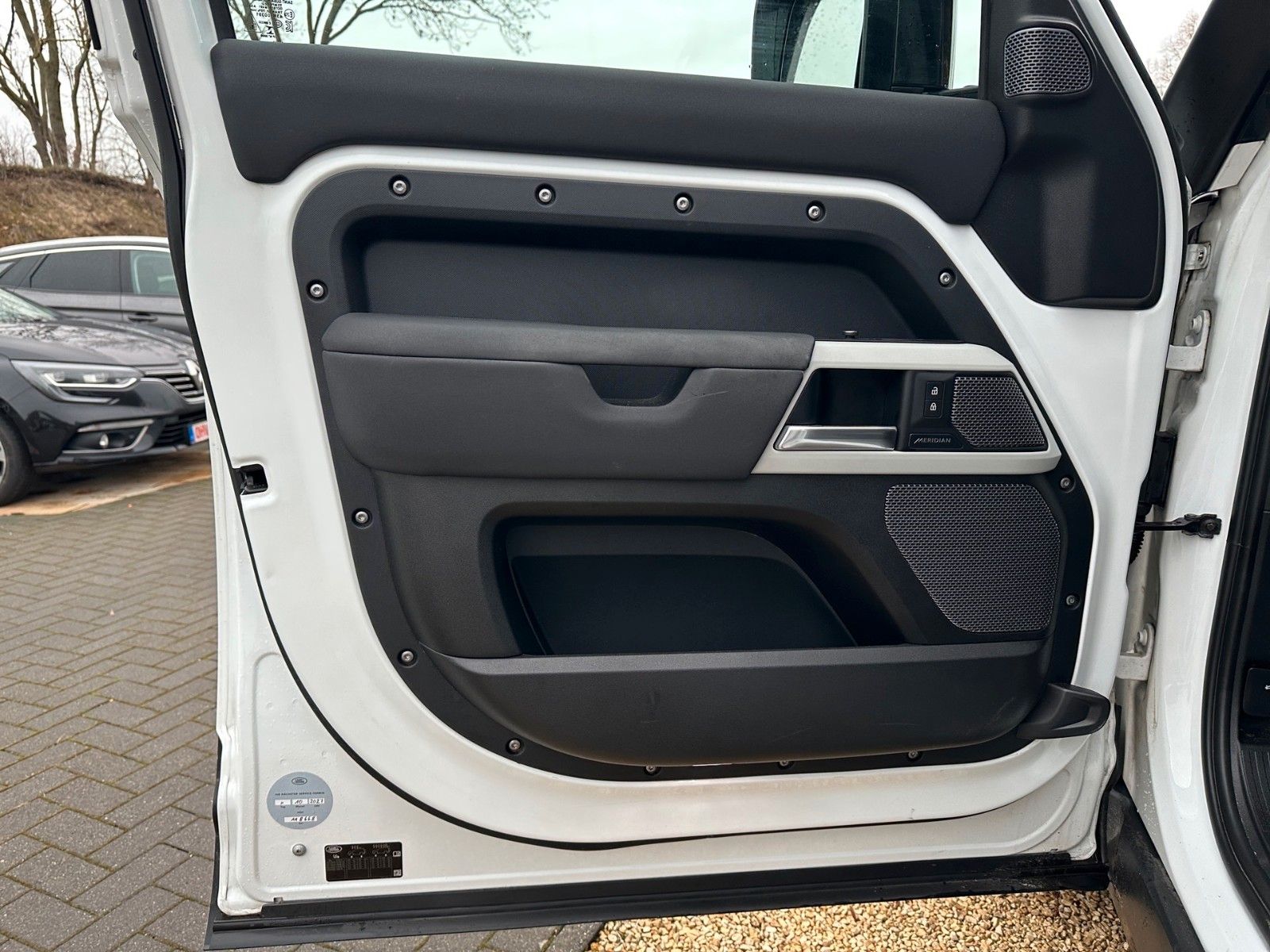 Land Rover Defender 110 D300 HSE – Bild 18