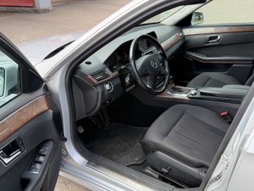 Mercedes E 220 - 12