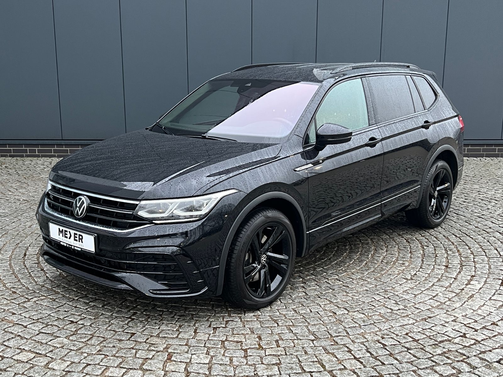 Fahrzeugabbildung Volkswagen Tiguan Allspace R-Line 2.0 TDI DSG 4MOTION *AHK,