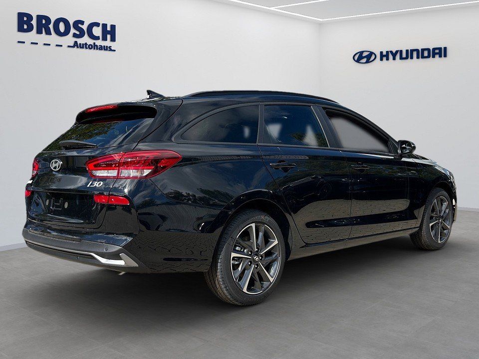 Fahrzeugabbildung Hyundai i30 FL KOMBI MY25 1.0T 6MT ADVANTAGE KAMERA+LED+