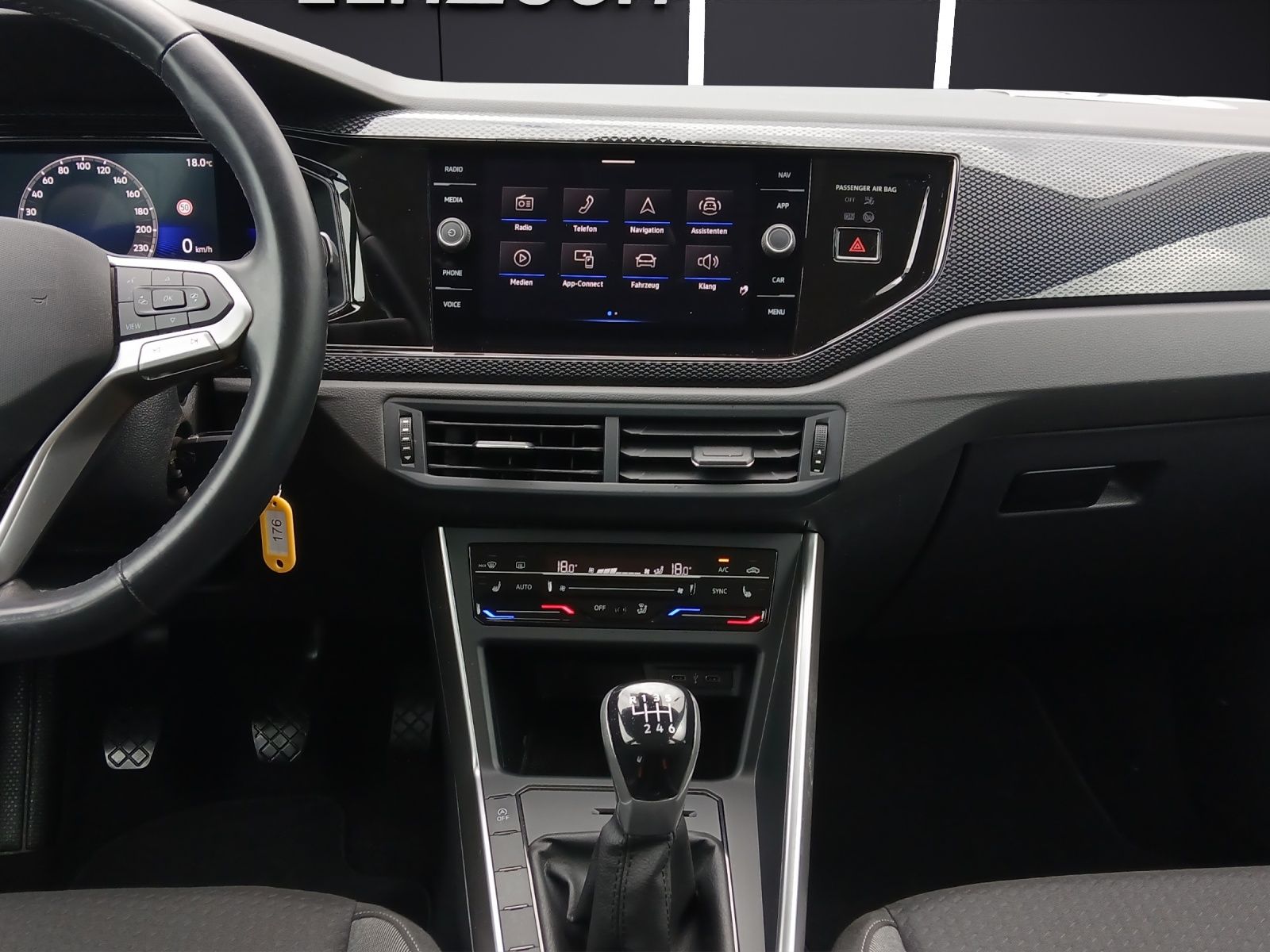 Fahrzeugabbildung Volkswagen Taigo TSI Life Matrix Navi AID ACC RFK SHZ