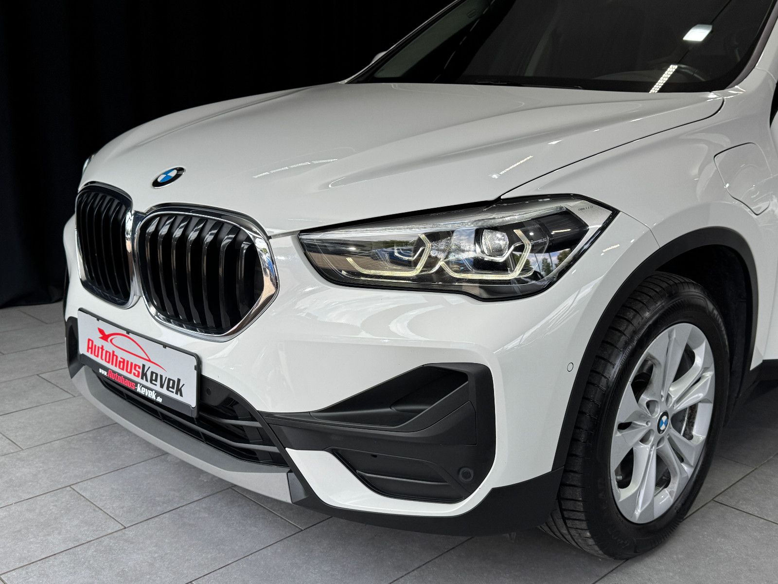Fahrzeugabbildung BMW X1 xDrive 25e Advantage |AHK|PANO|AUTOMATIK|LED