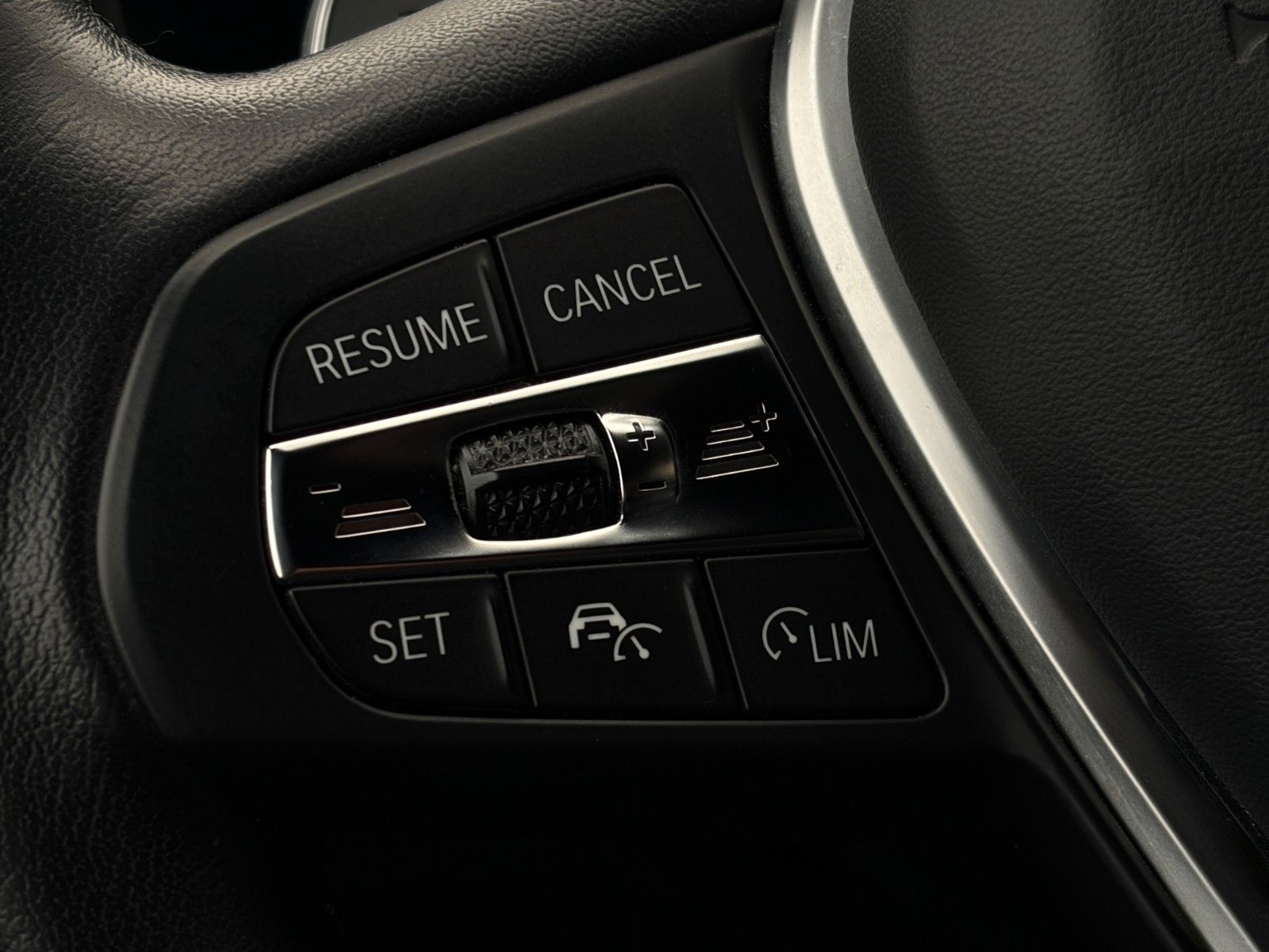 Fahrzeugabbildung BMW 330e Touring Advantage Akustik LcPlus HIFI CAM