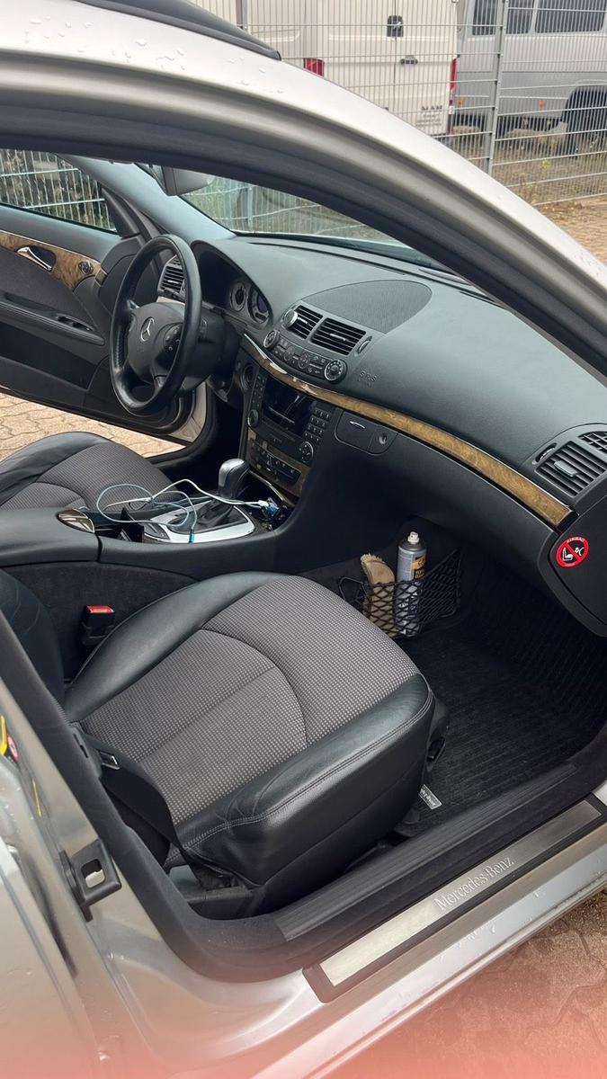 Mercedes-Benz E220 2005 — photo 7