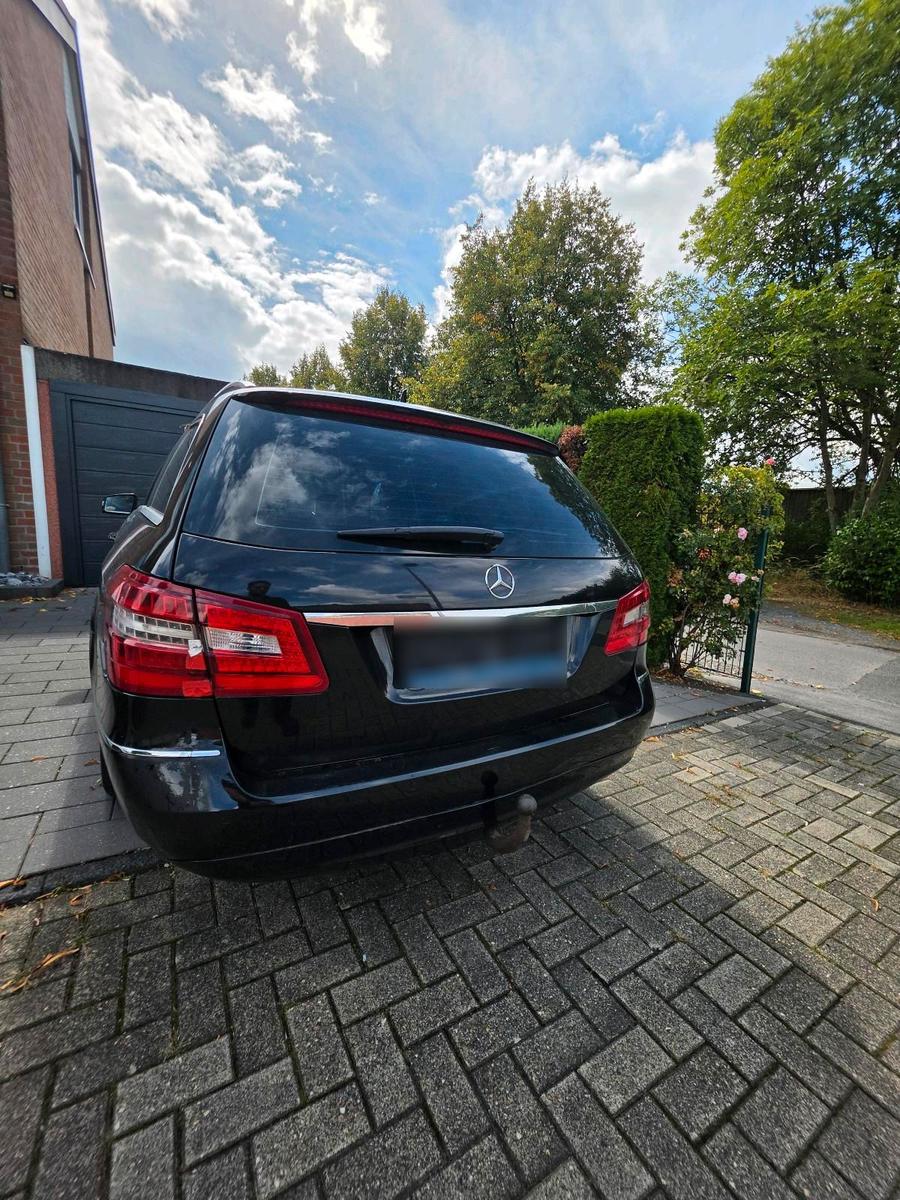 Mercedes-Benz E200 2010 — photo 8
