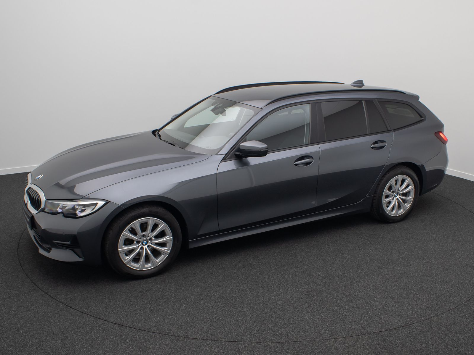 Fahrzeugabbildung BMW 318i GeschwindigReg DAB Alarm PDC LED CockpitPro