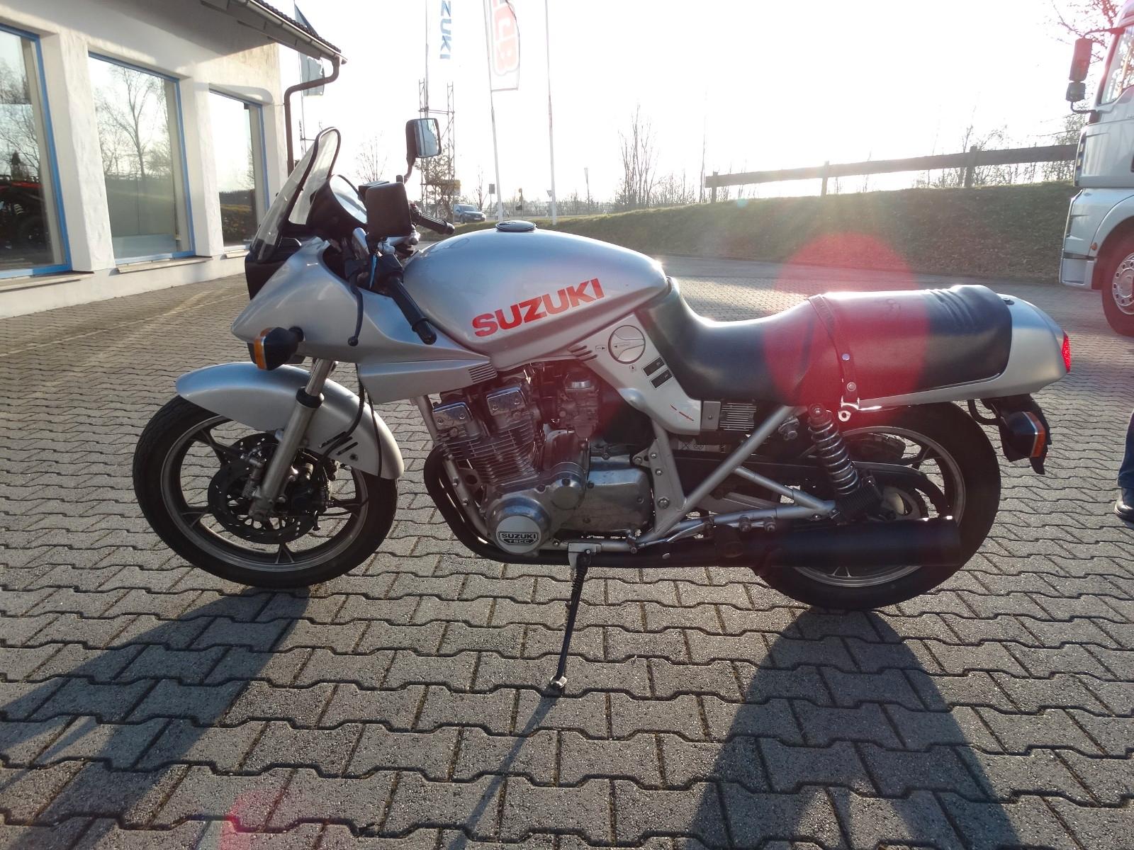 Suzuki GSX 750 Katana