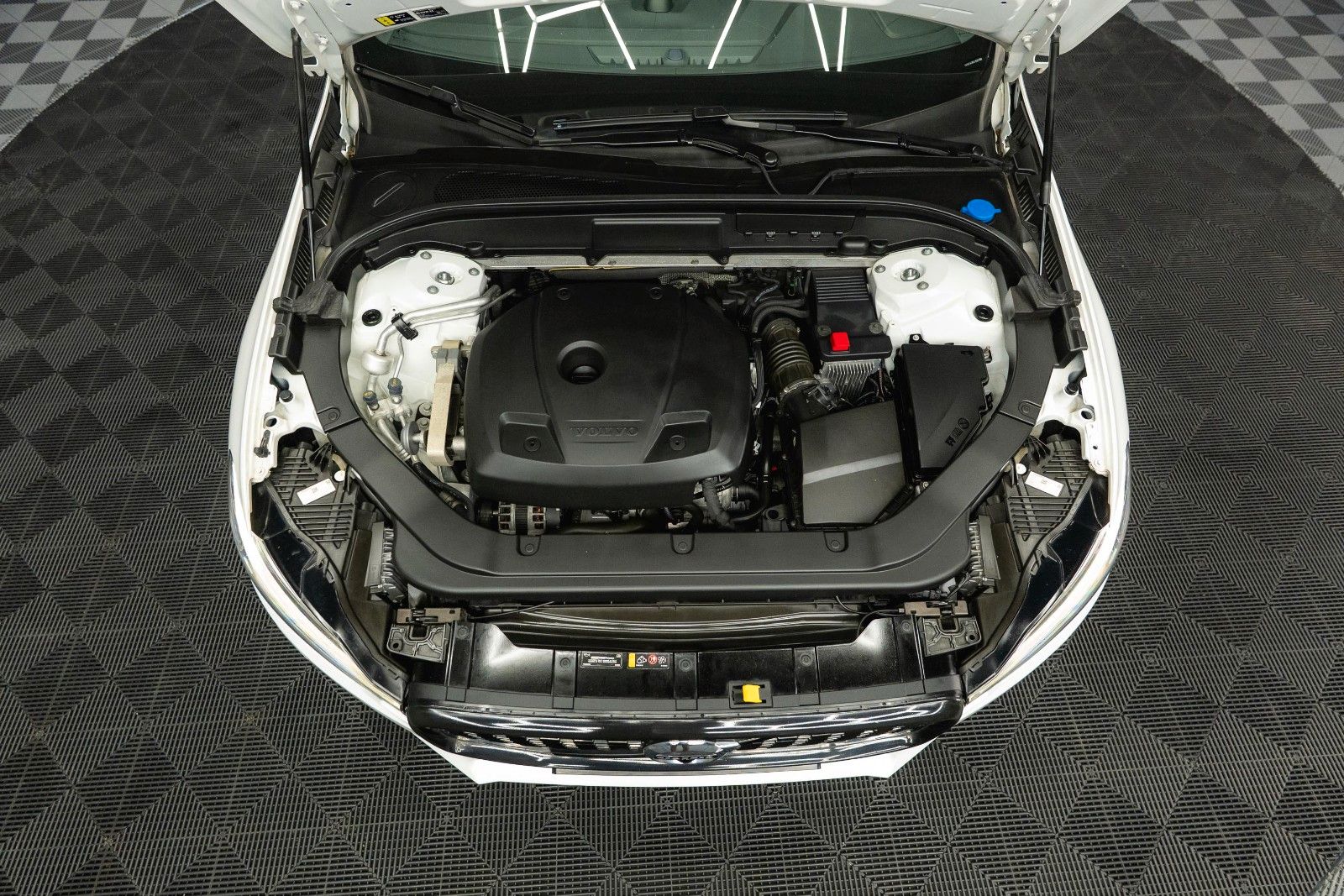 Fahrzeugabbildung Volvo XC60 R Design AWD | ACC | Pano | B&W | LED | 21`