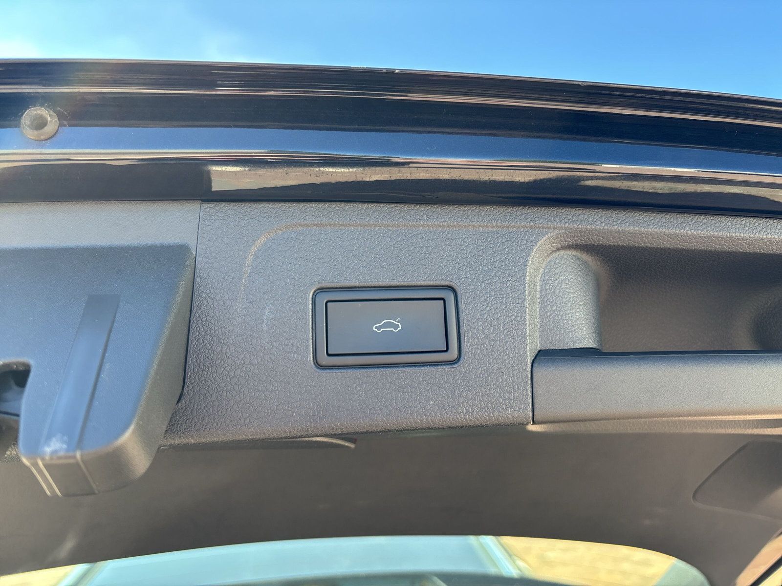 Fahrzeugabbildung Volkswagen Passat Variant 2.0 TDI R-Line AHK elek. Heckkl.