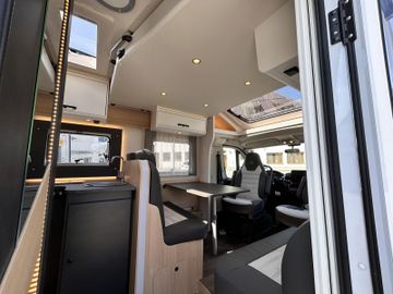 Sunlight Adventure T 67 10Navi Hubbett TV SOLAR Combi6E