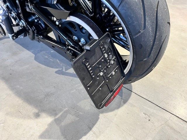 Fahrzeugabbildung Harley-Davidson FXBRS  Breakout 114 CUI mit Kesstech Auspuff