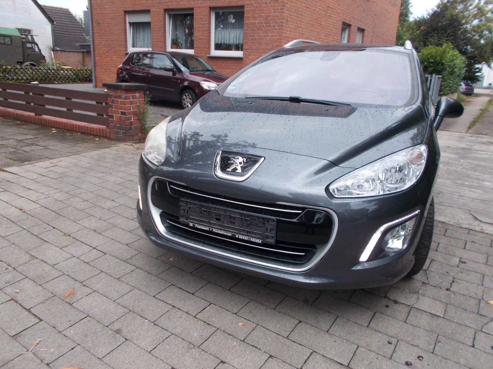 Peugeot 308 2012 — photo 17
