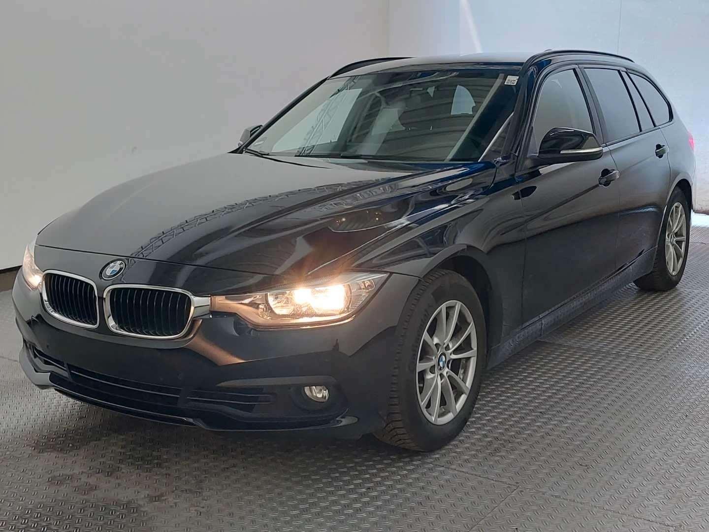 BMW 320  I Touring Klima PDC AHK NAVI Telefon Leder
