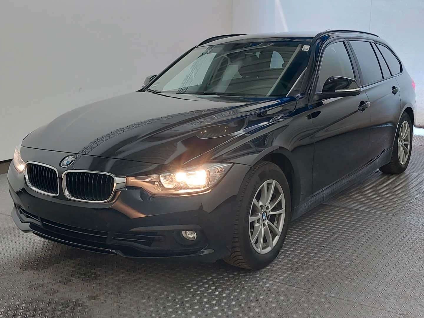 BMW 320  I Touring Klima PDC AHK NAVI Telefon Leder