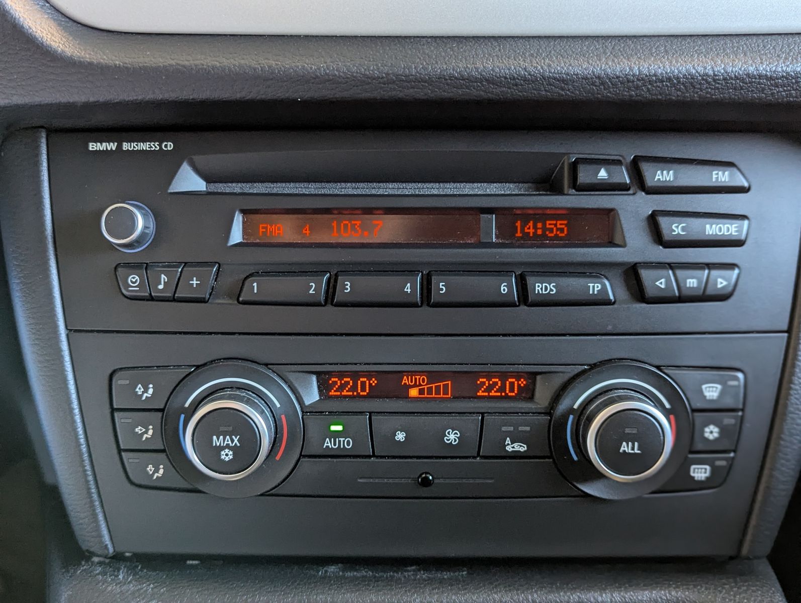 BMW X1 18 d x-Line Bi-Xenon Klimaautomatik Metallic - Image 21