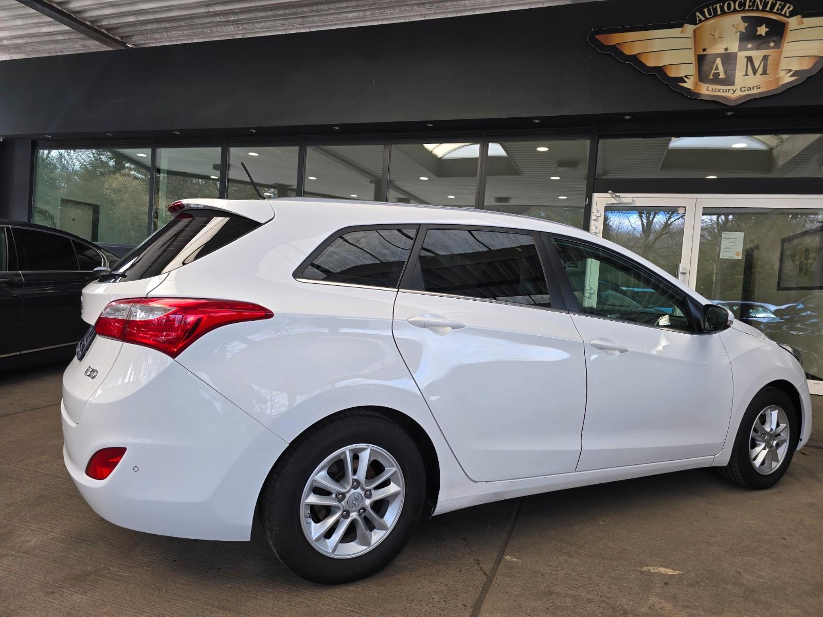 Hyundai i30 Kombi 1.6 GDi blue Passion Automatik Park/LM