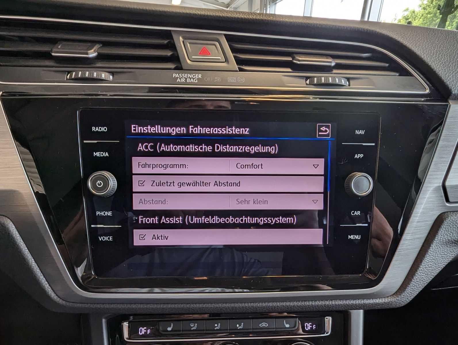VW Touran 2.0 TDI DSG Comf. ACC LED Kamera - Image 29