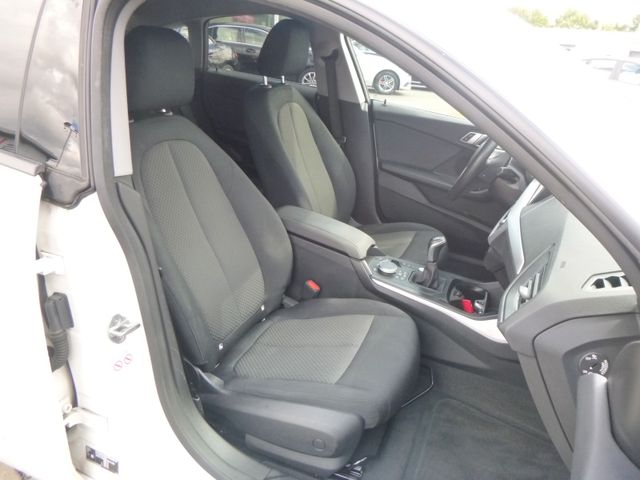 Fahrzeugabbildung BMW 218 Gran Coupé >NAV/AHK/LED/18Zoll Alu<