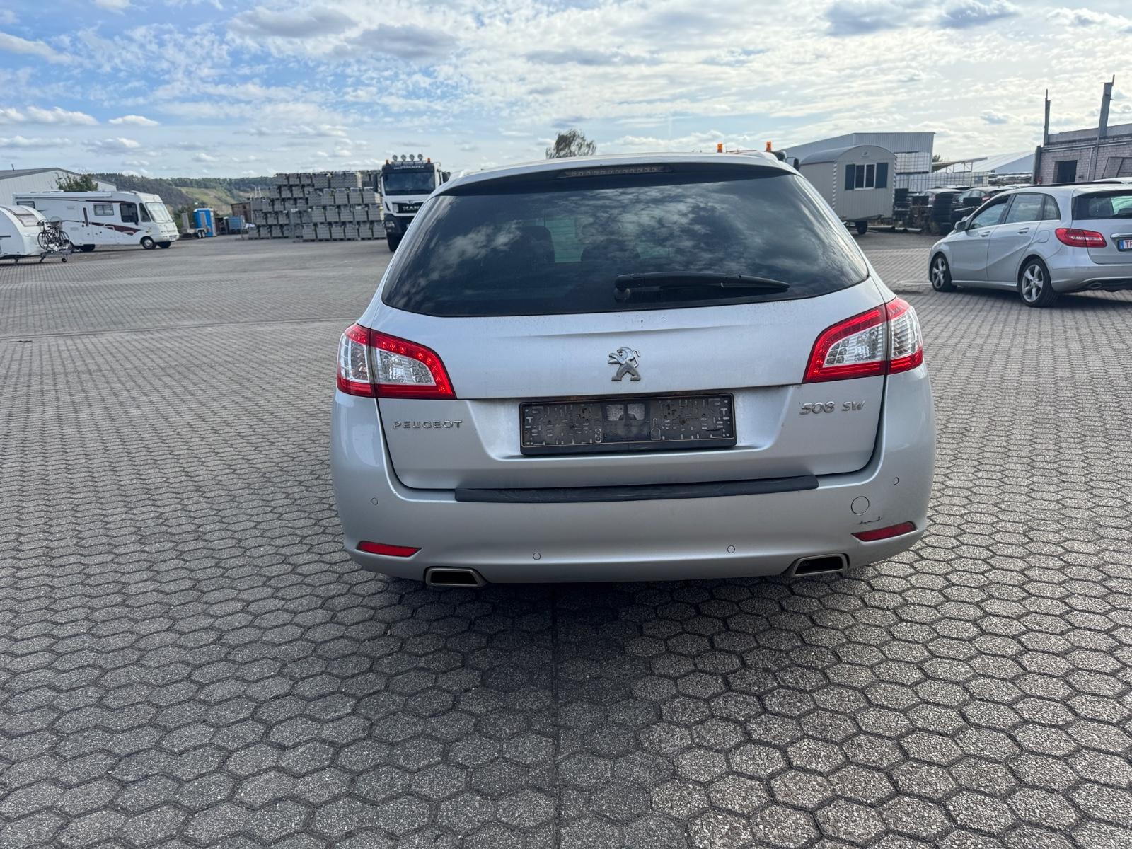 Peugeot 508 2011 — photo 10