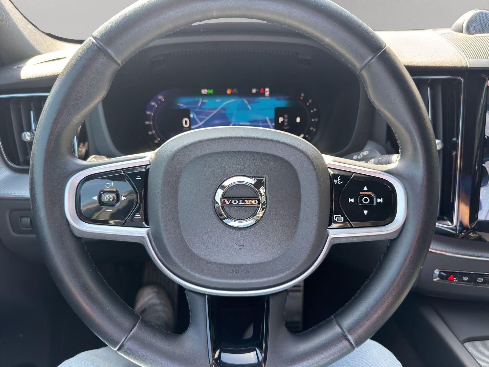 Volvo XC60 B5 AWD Diesel R-Design+Luft+BowersW+AHZV+ foto 6