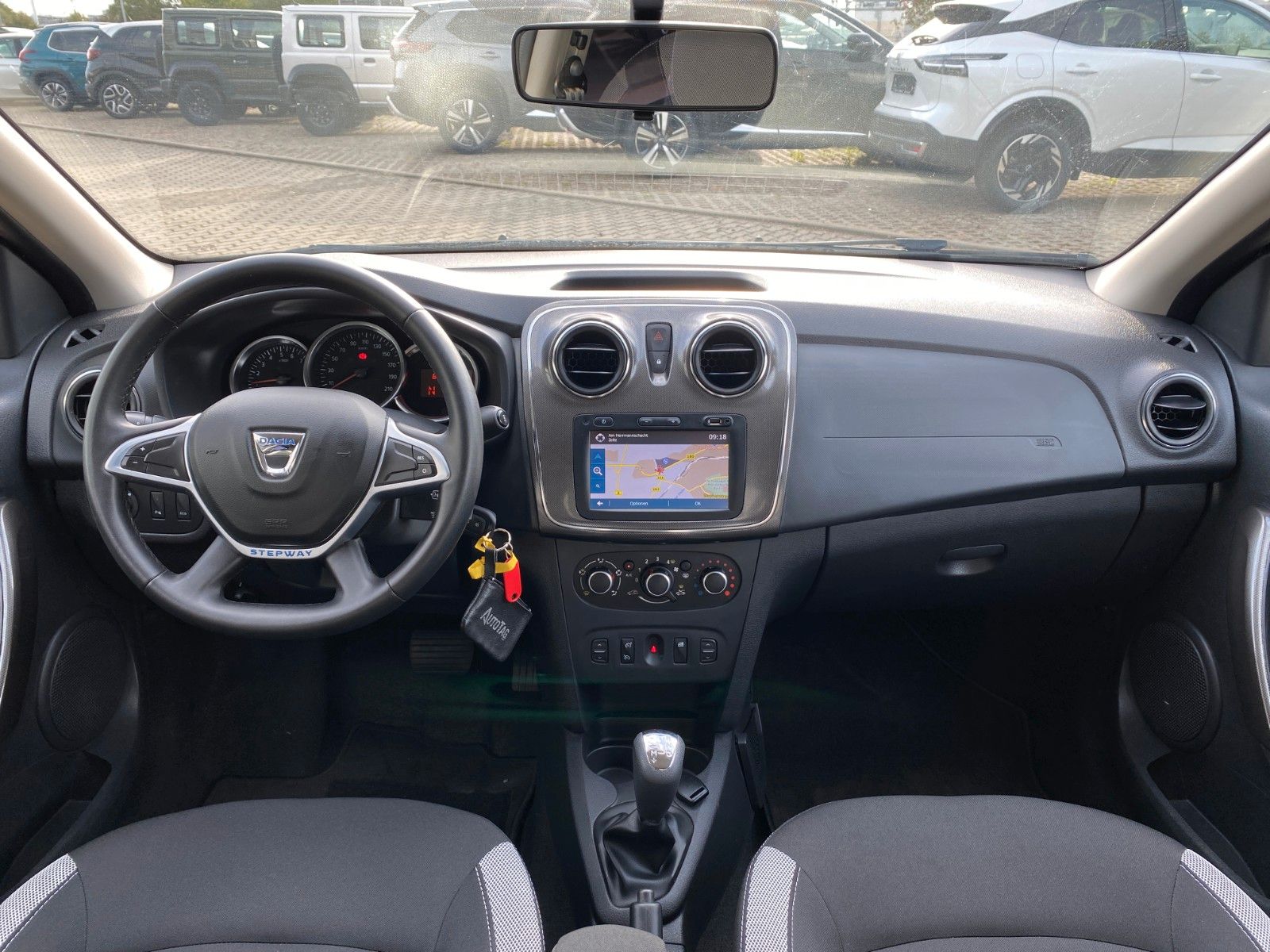 Fahrzeugabbildung Dacia Sandero Stepway 0.9 AUTOM.+TEMPO.+NAVI+TÜV-NEU