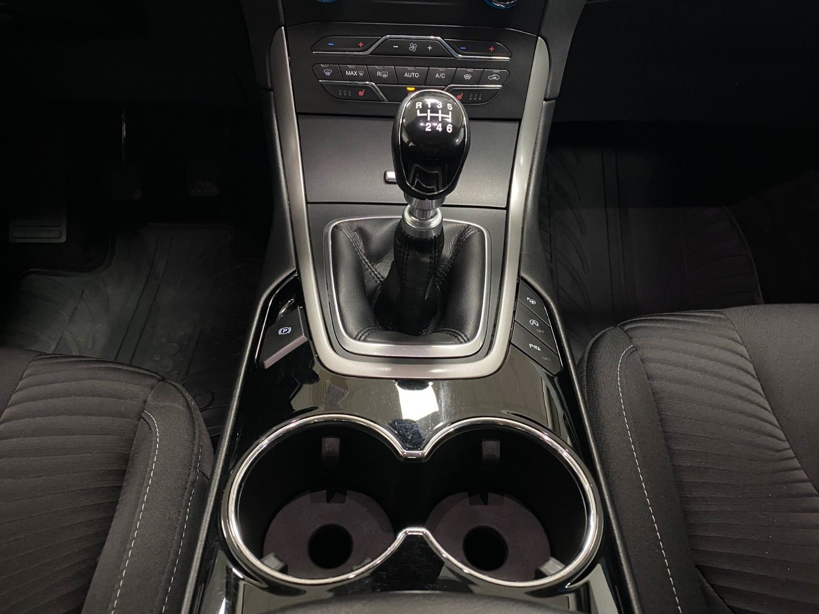 Fahrzeugabbildung Ford S-Max 2.0 TDCI EcoBlue Edition+NAVI+AHK+KAMERA++