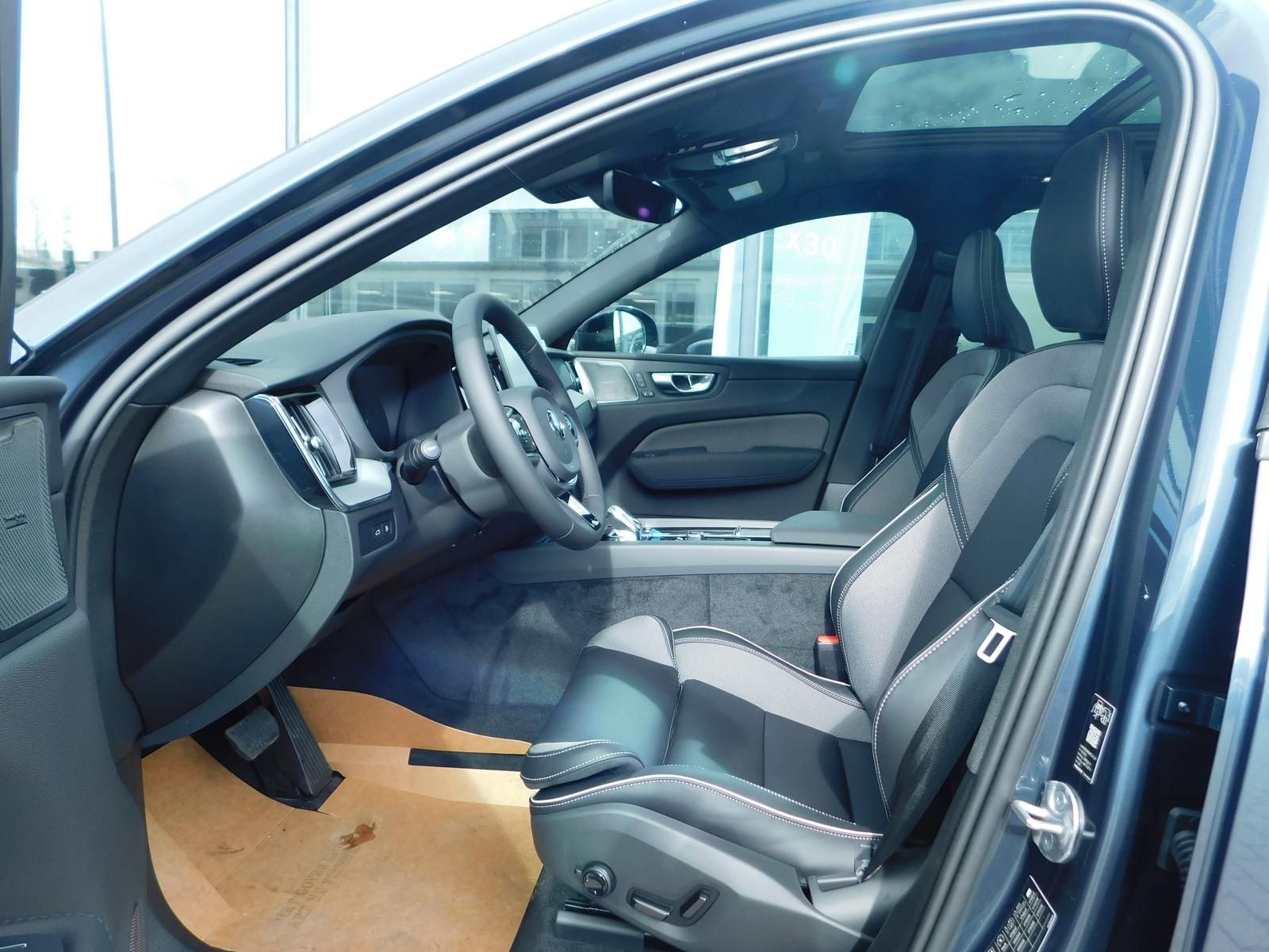 Fahrzeugabbildung Volvo XC60 T6 AWD Plus Black Edition